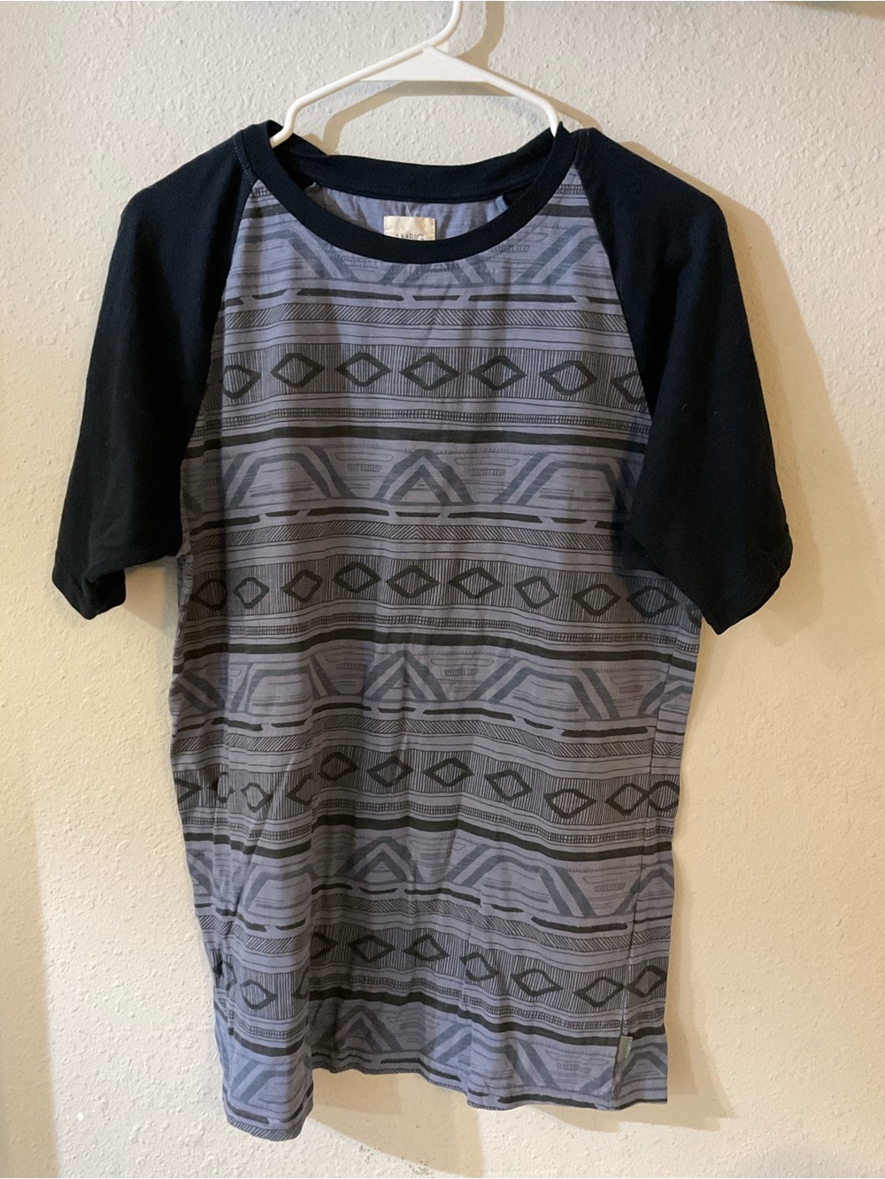 Raglan Short Sleeve Tee in Gray & Black - Geometric Pattern